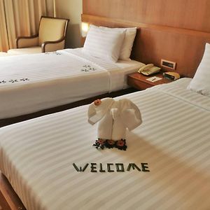 Deluxe Double or Twin Room Golf view